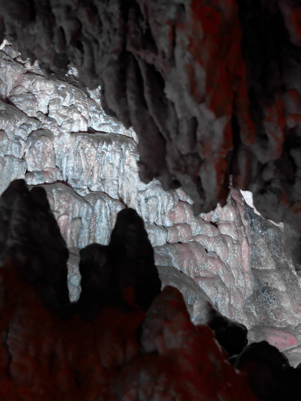 Höllgrotten Baar: Höhlen, Felsen und Seen entdecken