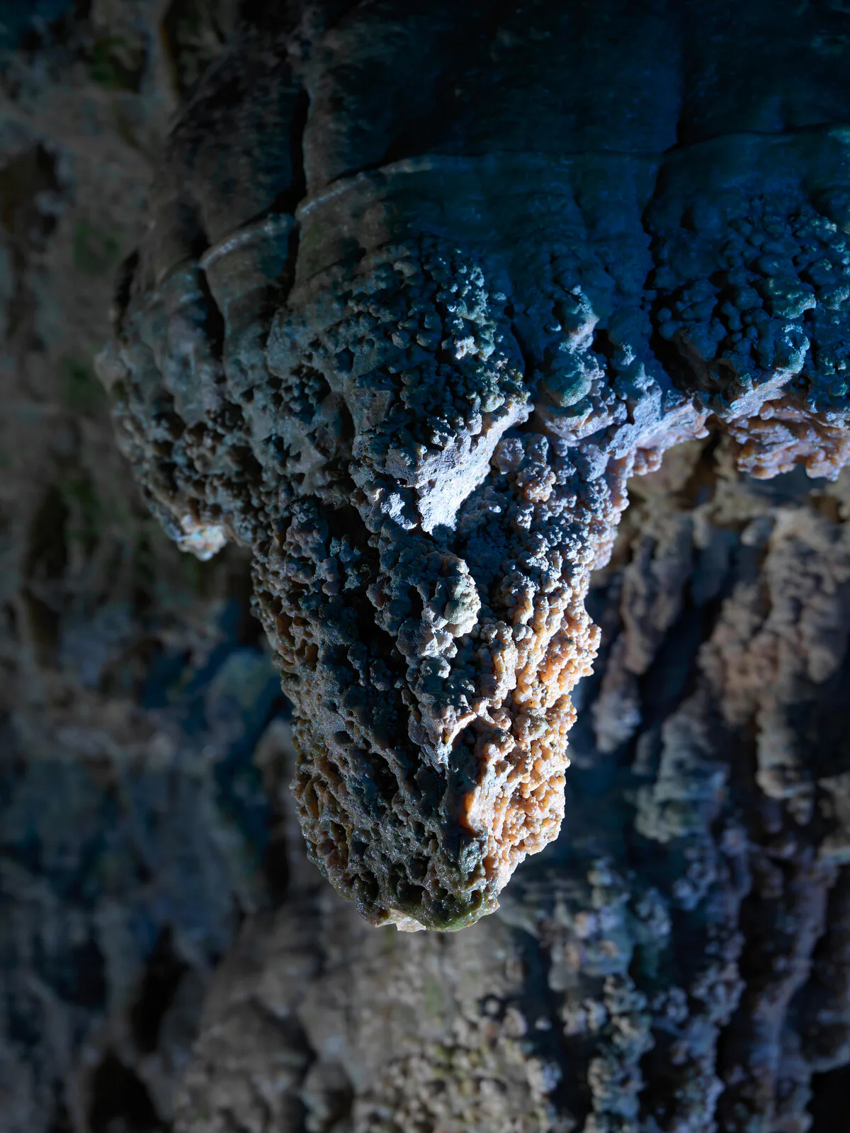 Höllgrotten Baar: Höhlen, Felsen und Seen entdecken