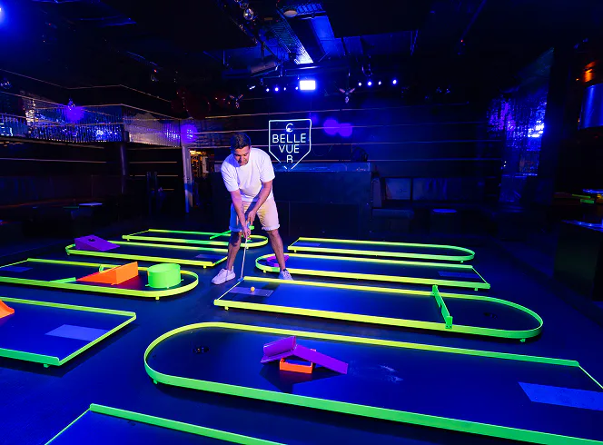 Neon Minigolf in Zürich Bellevue