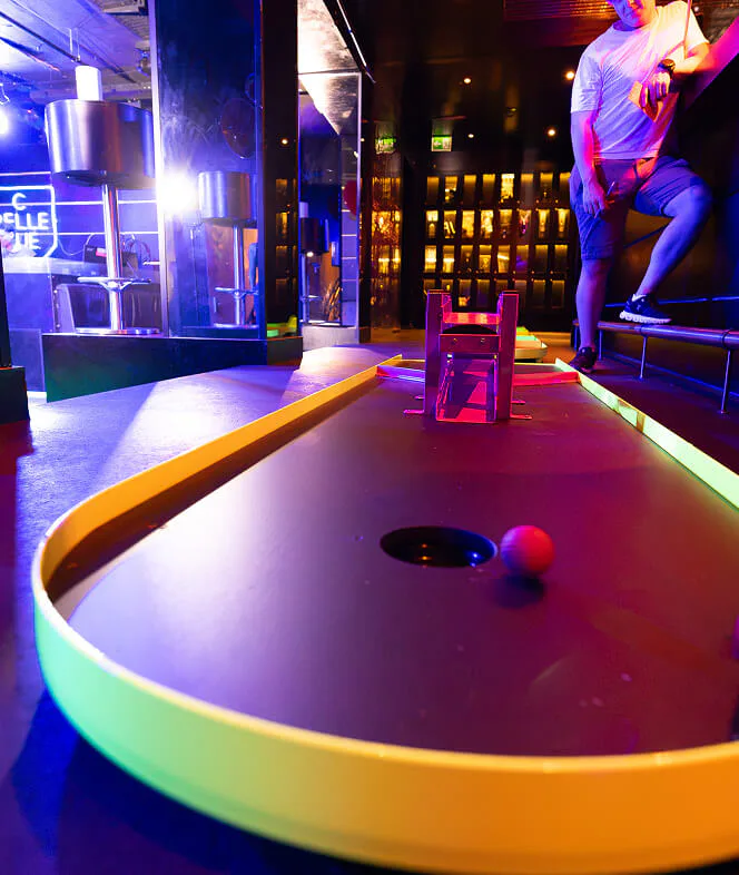 Neon Minigolf in Zürich Bellevue