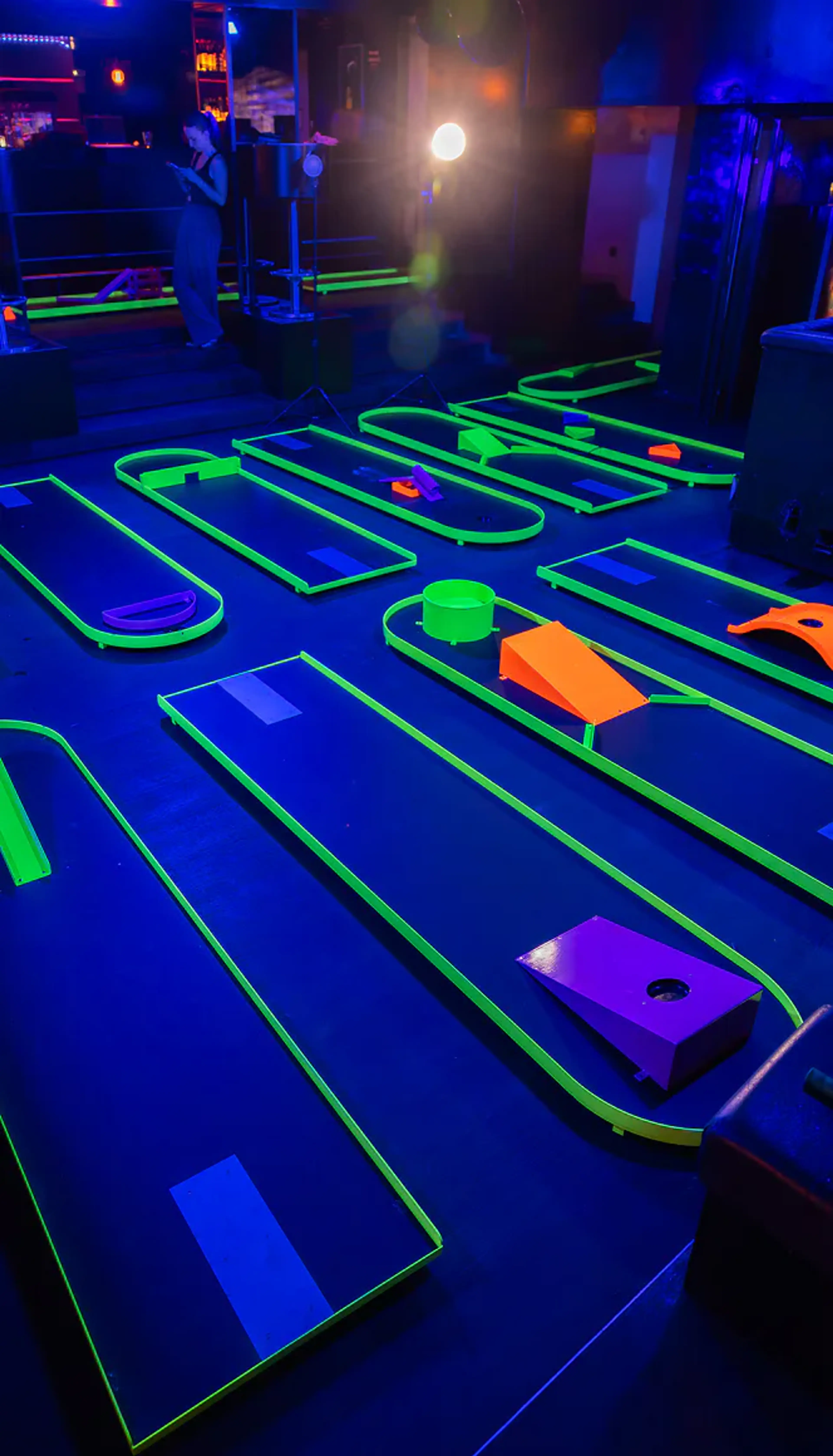 Neon Minigolf in Zürich Bellevue